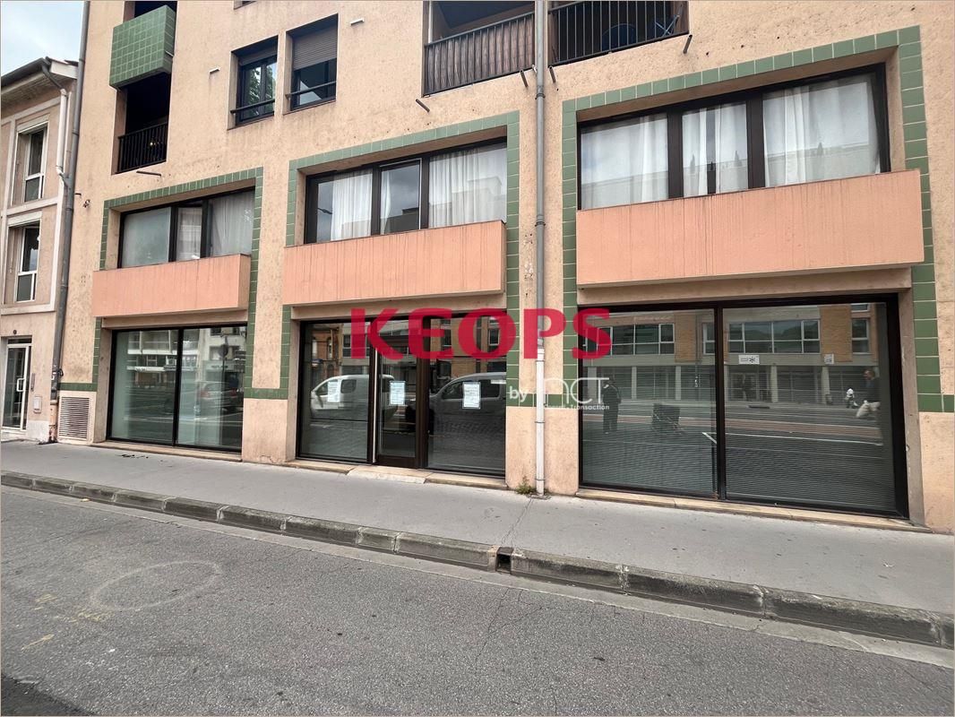 Location Commerce/boutique 193 m² non divisibles