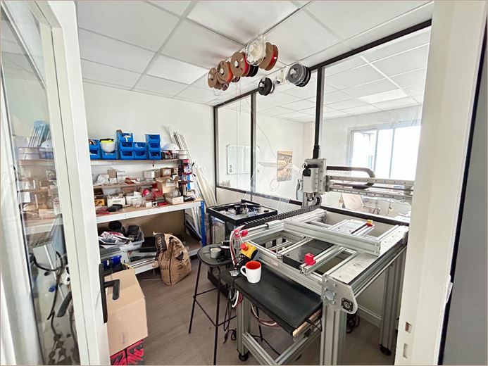 Location Bureaux restructurés 89 m² non divisibles