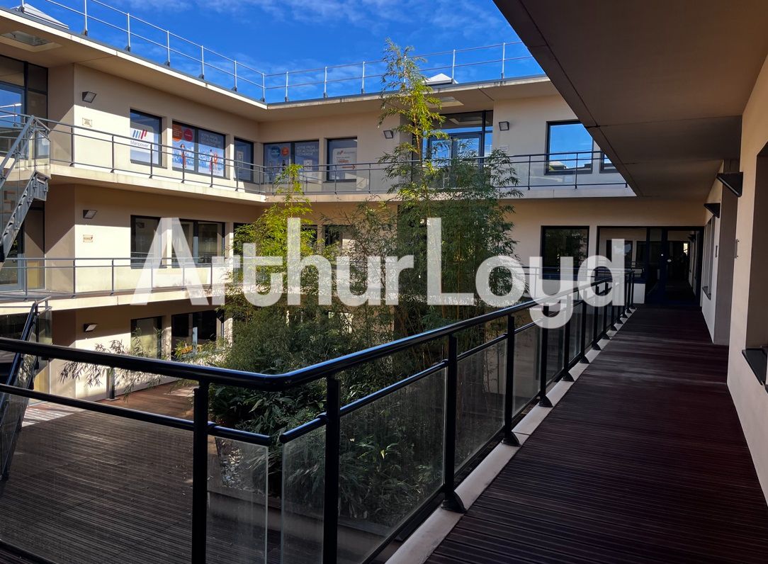 Location bureaux 95.30 m² à CAEN