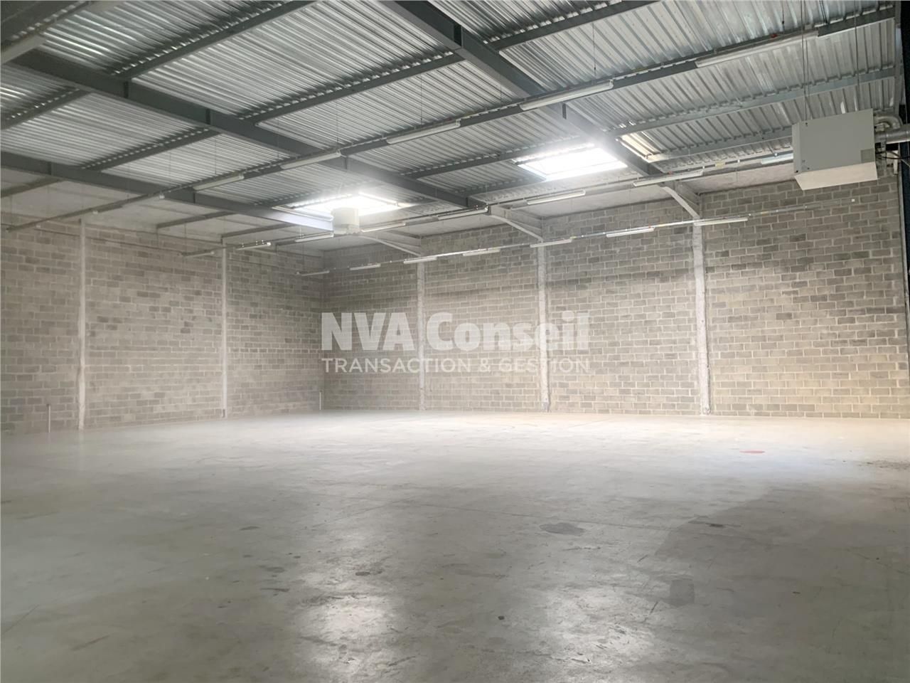 Location local 847 m² à Taverny