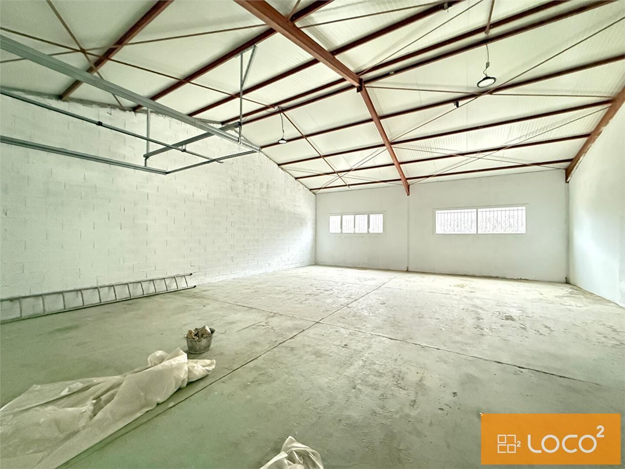 Location local 172.00 m² à DREMIL LAFAGE