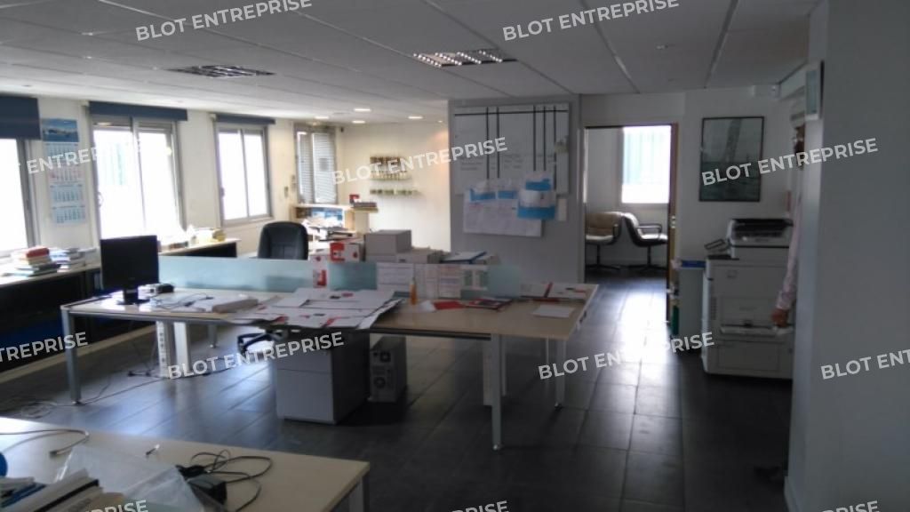 Location bureaux 240 m² non divisibles