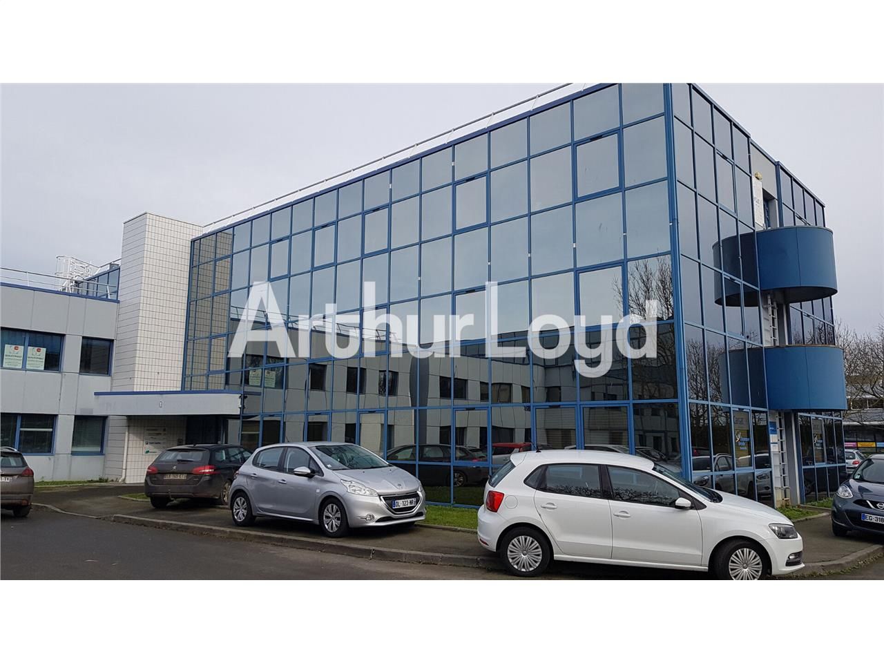 Location bureaux 153.00 m² à HEROUVILLE SAINT CLAIR