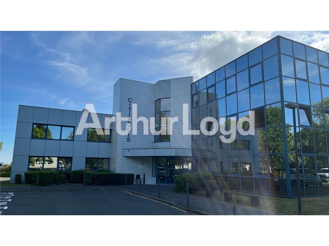 Location bureaux 74.00 m² à HEROUVILLE SAINT CLAIR