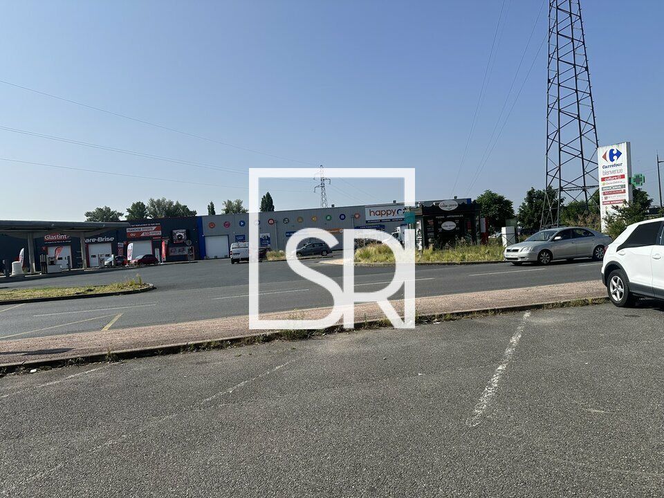Location local commercial - 358 m²
