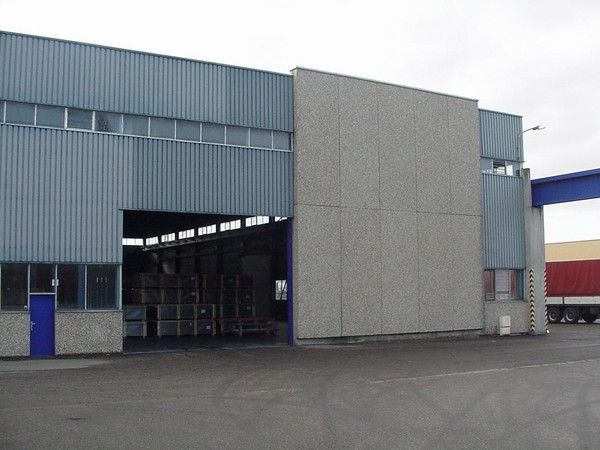 Location local d''activites 1901 m² divisibles à partir de 351 m²