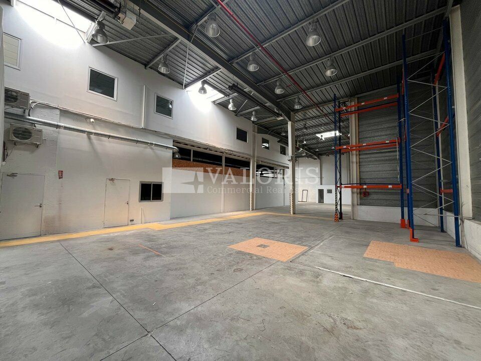 Location local d''activites 1150 m² non divisibles