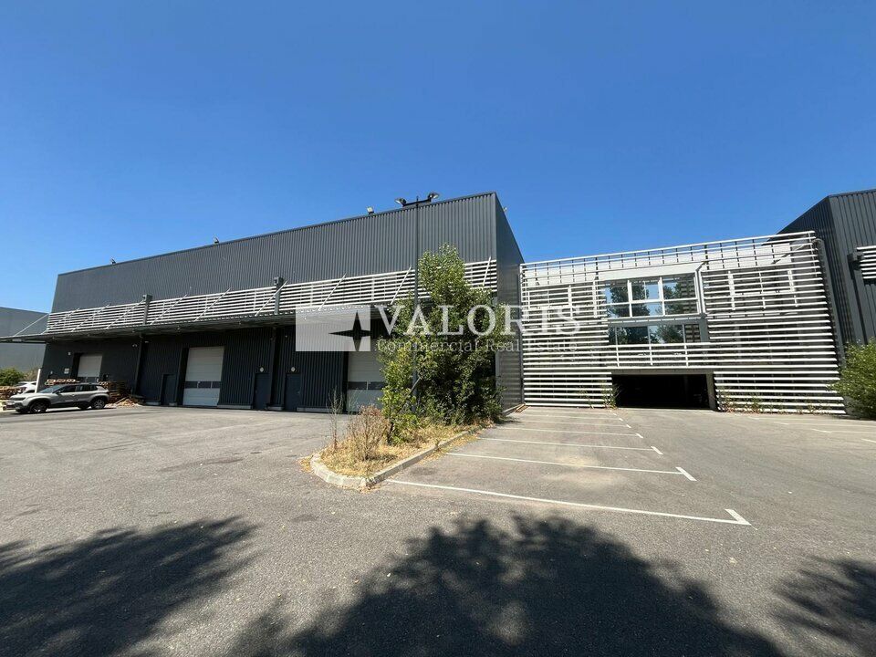 Location local d''activites 2513 m² divisibles à partir de 576 m²