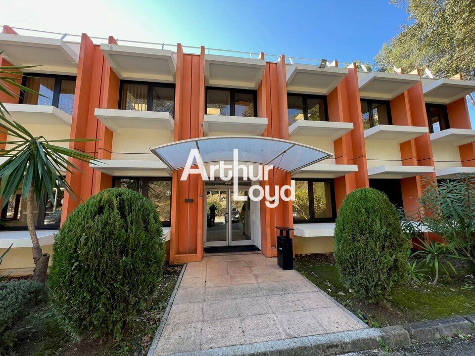 Location bureaux 84.44 m² non divisibles