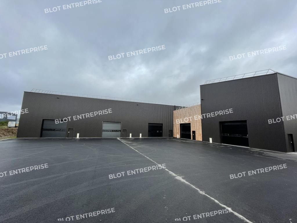 Location entrepôts 840 m² non divisibles