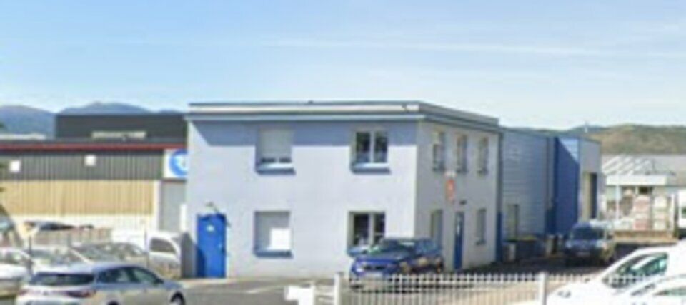 A LOUER BREZET ENTREPOT 220 m²