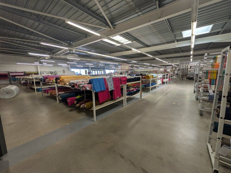 Location local commercial 1078 m² divisibles à partir de 450 m²