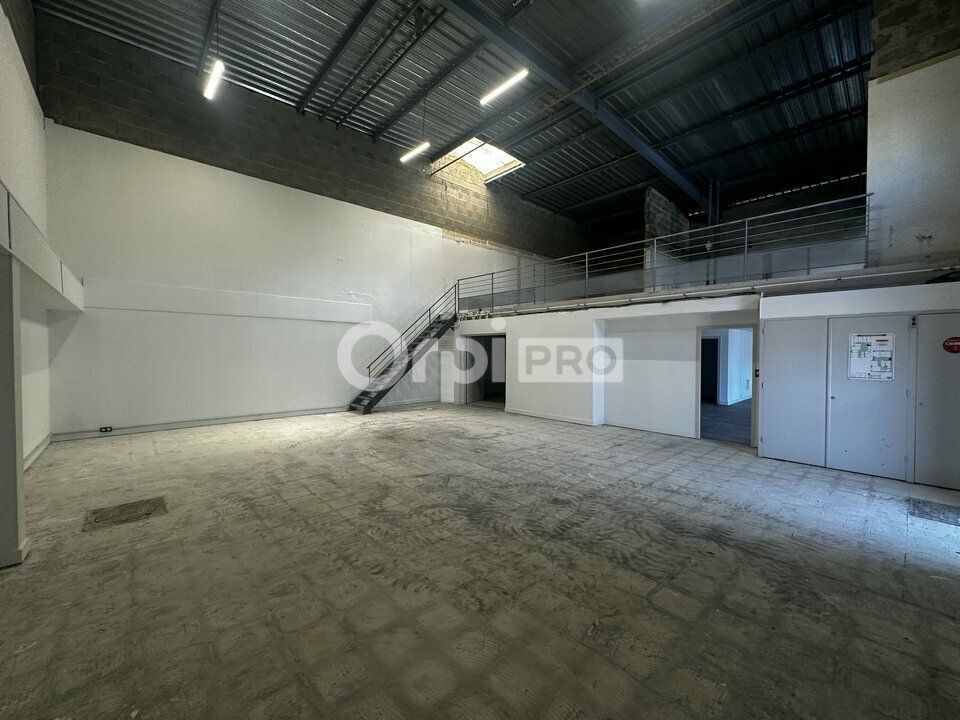 Location local d''activites 318 m² non divisibles