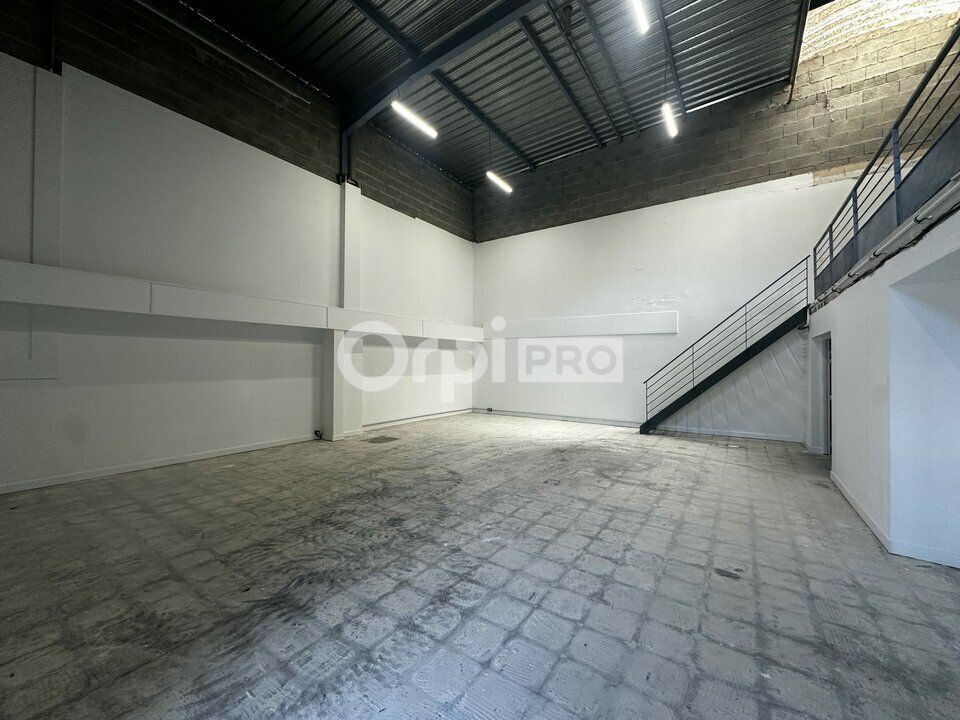 LOCAL D'ACTIVITE A LOUER - 318 m² - GENAS