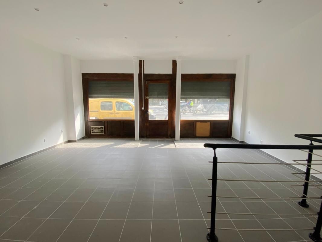 Location local commercial 107 m² non divisibles
