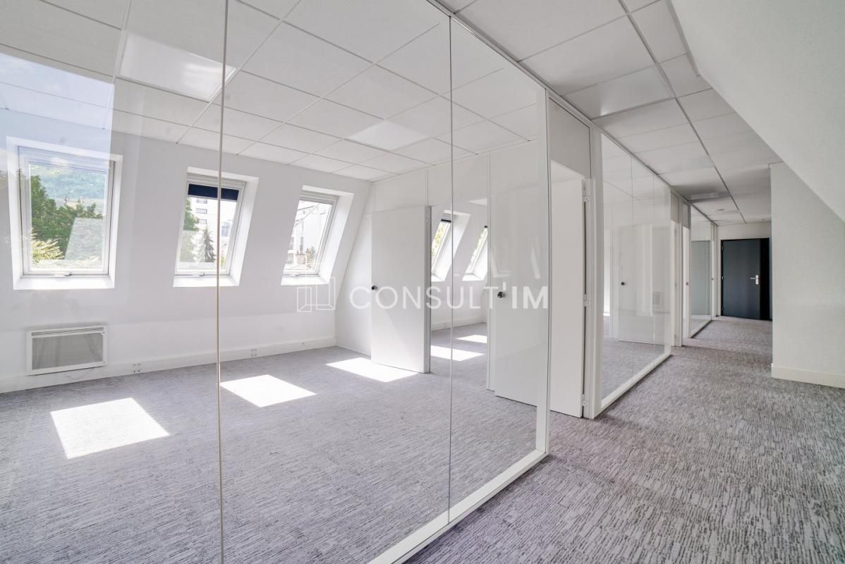 Vente bureaux 227 m² non divisibles
