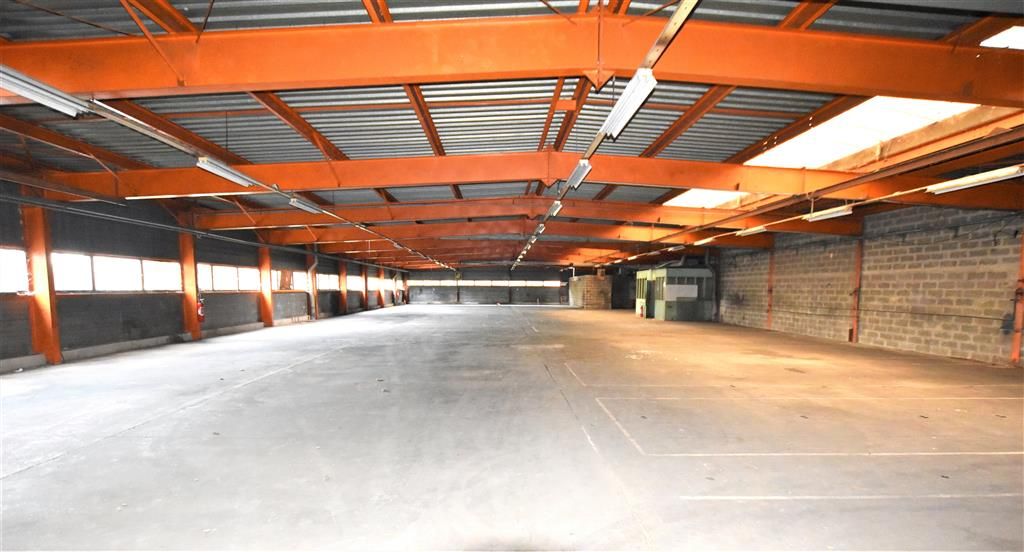 Location entrepôts 7873 m² divisibles à partir de 300 m²