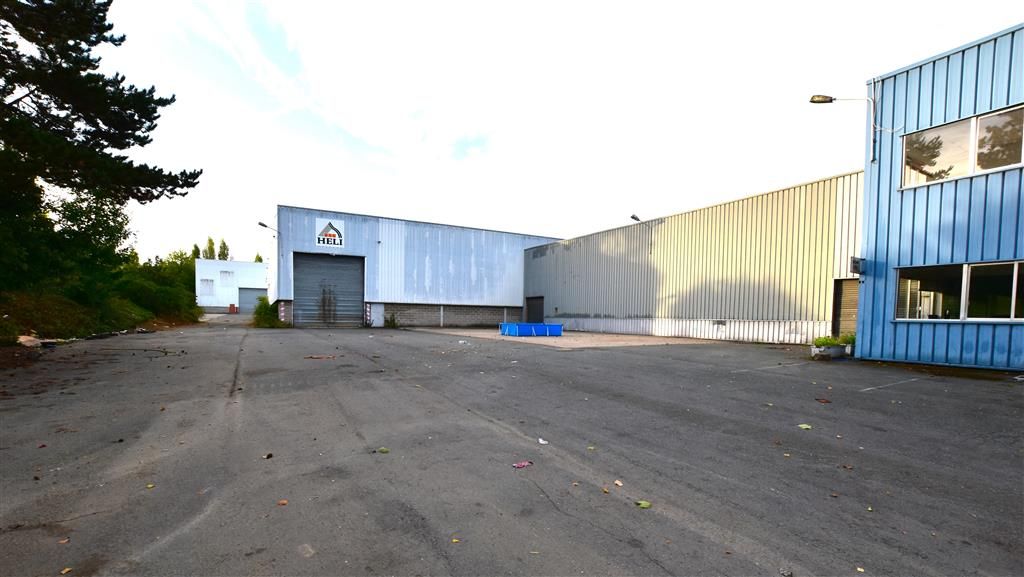 Location entrepôts 7873 m² divisibles à partir de 300 m²
