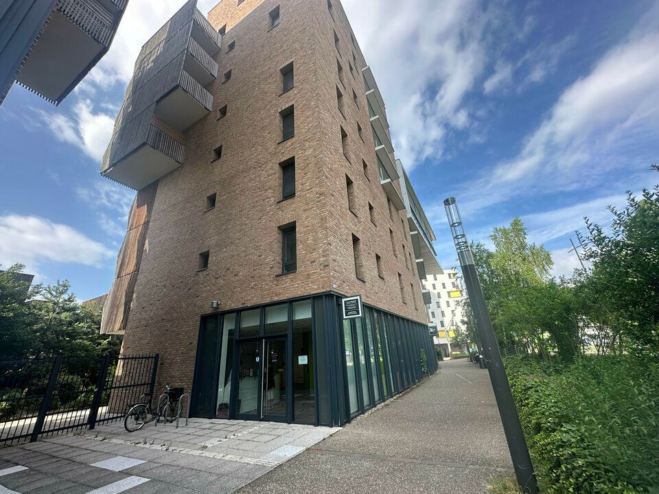 Location local commercial 90.02 m² non divisibles