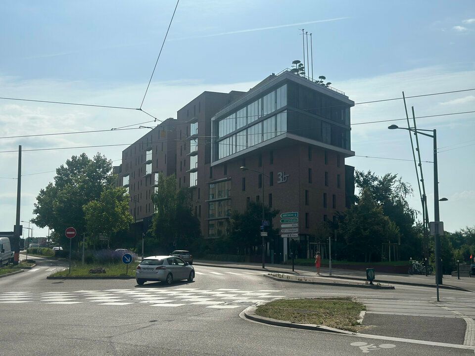 LOCAL COMMERCIAL DE 90m² à LOUER