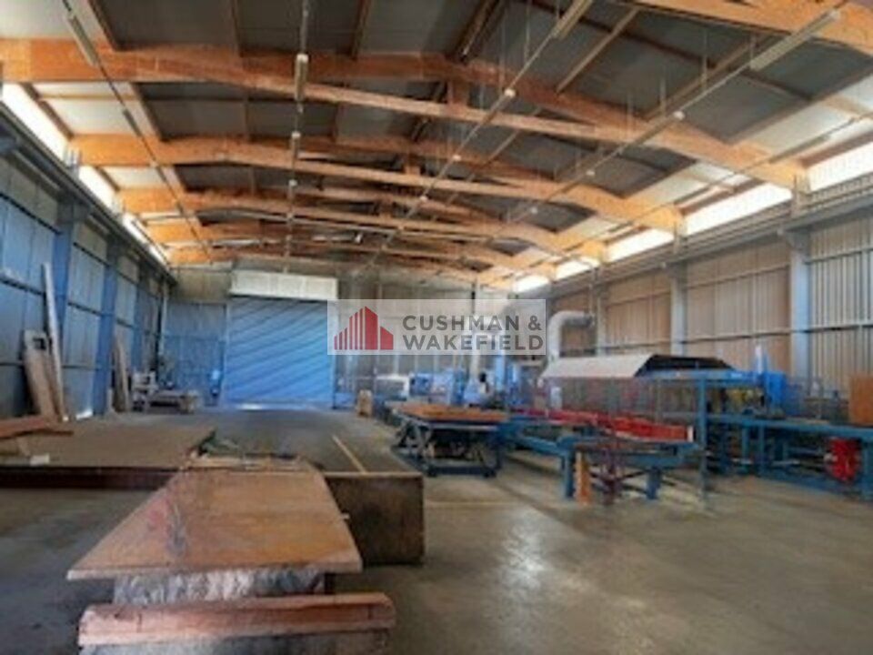 REMOULINS - LOCAL D'ACTIVITE A LOUER