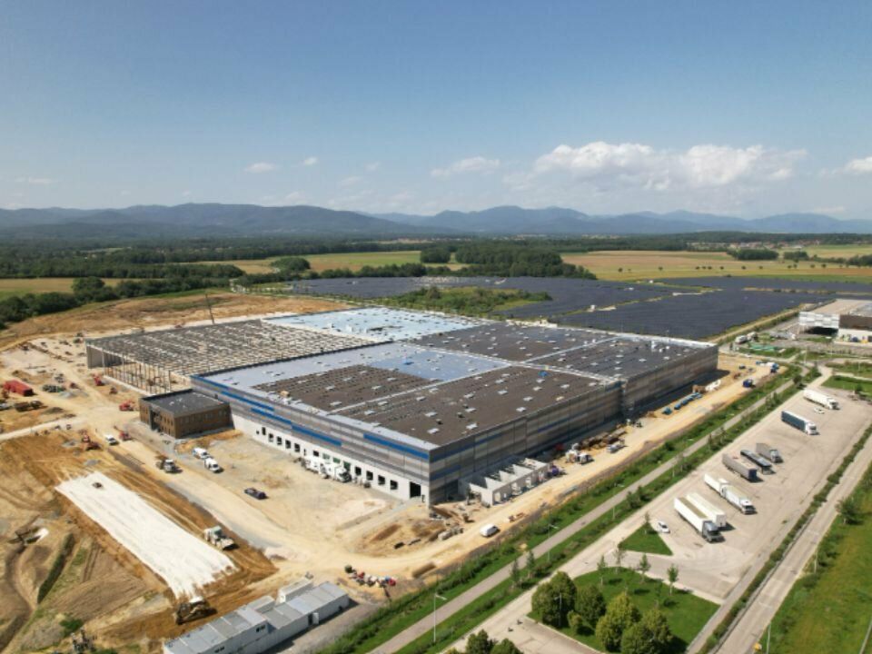 Location entrepot 12593 m² non divisibles