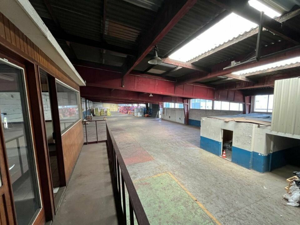 Location local d''activites 1520 m² non divisibles
