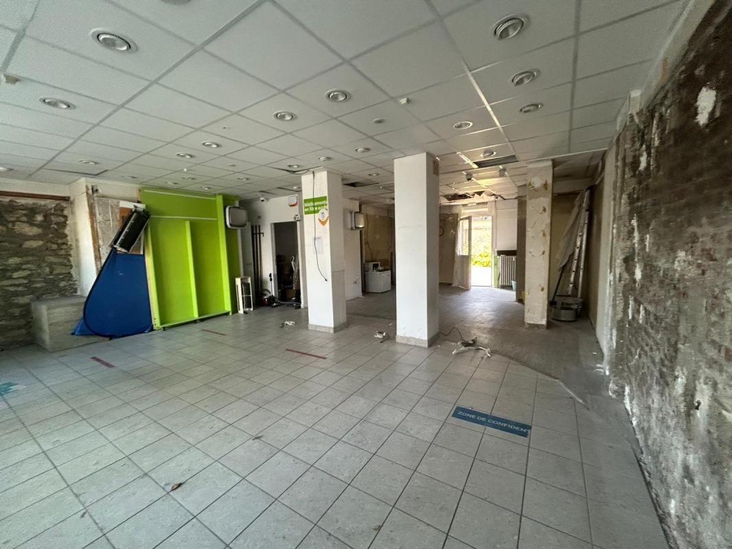 Location local commercial 80 m² non divisibles
