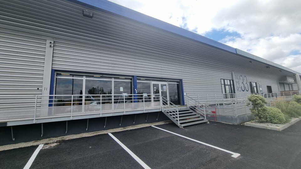 Location local d''activites 380 m² non divisibles