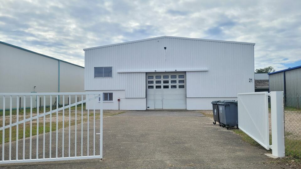 Location local d''activites 860 m² non divisibles