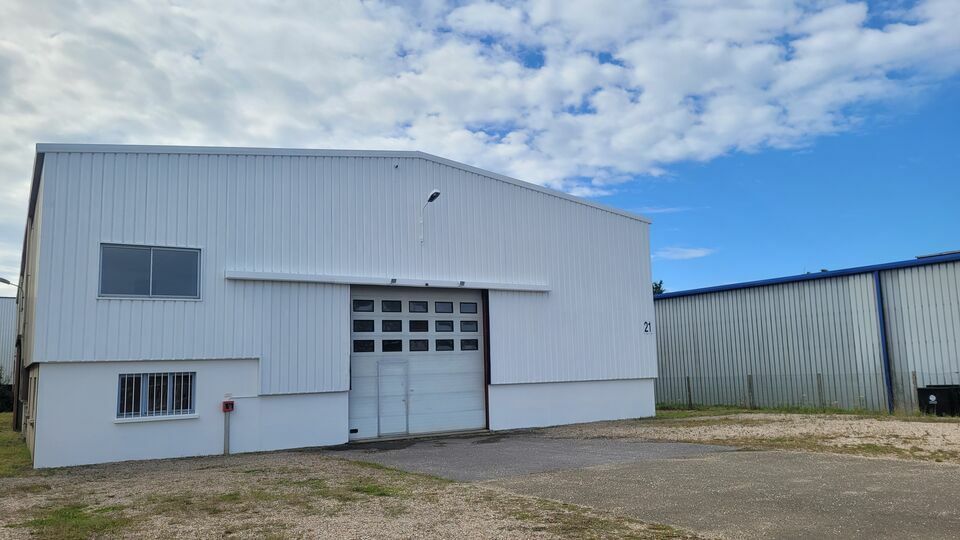 Beau bâtiment indépendant sur un terrain de 2017 m².