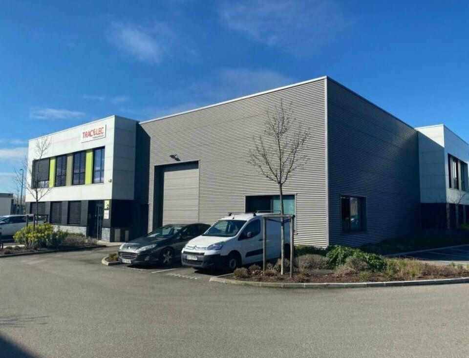 À LOUER – LOCAL MIXTE ACTIVITÉS / BUREAUX – 566 m² – VAULX-EN-VELIN (PARC URBAIN EST)