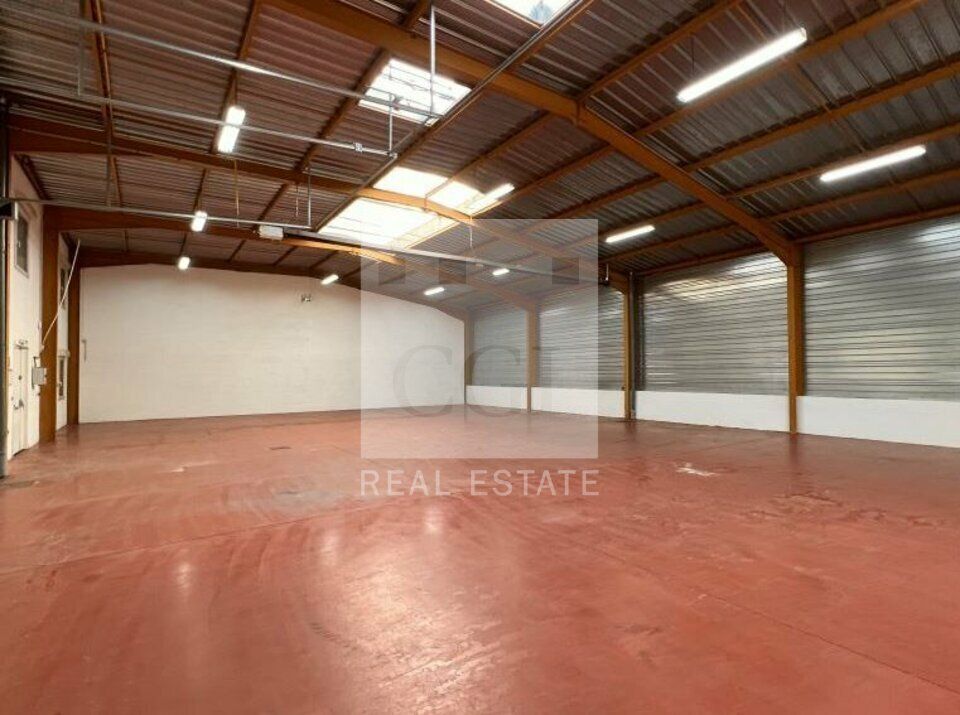 Location local d''activites 744 m² non divisibles