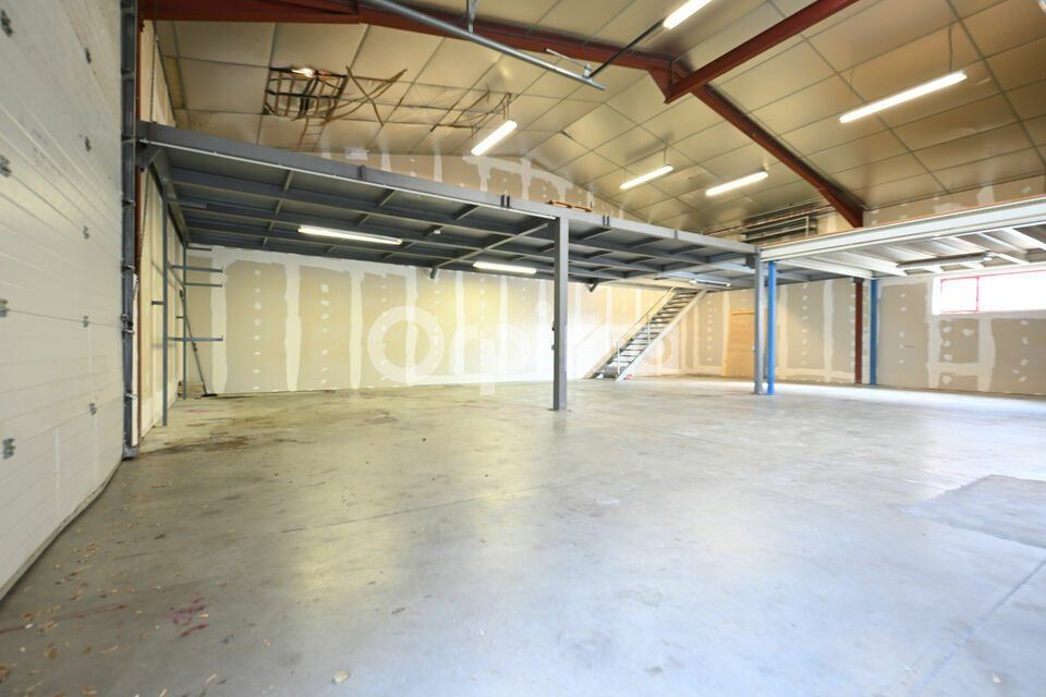Vente local d''activites 734 m² non divisibles