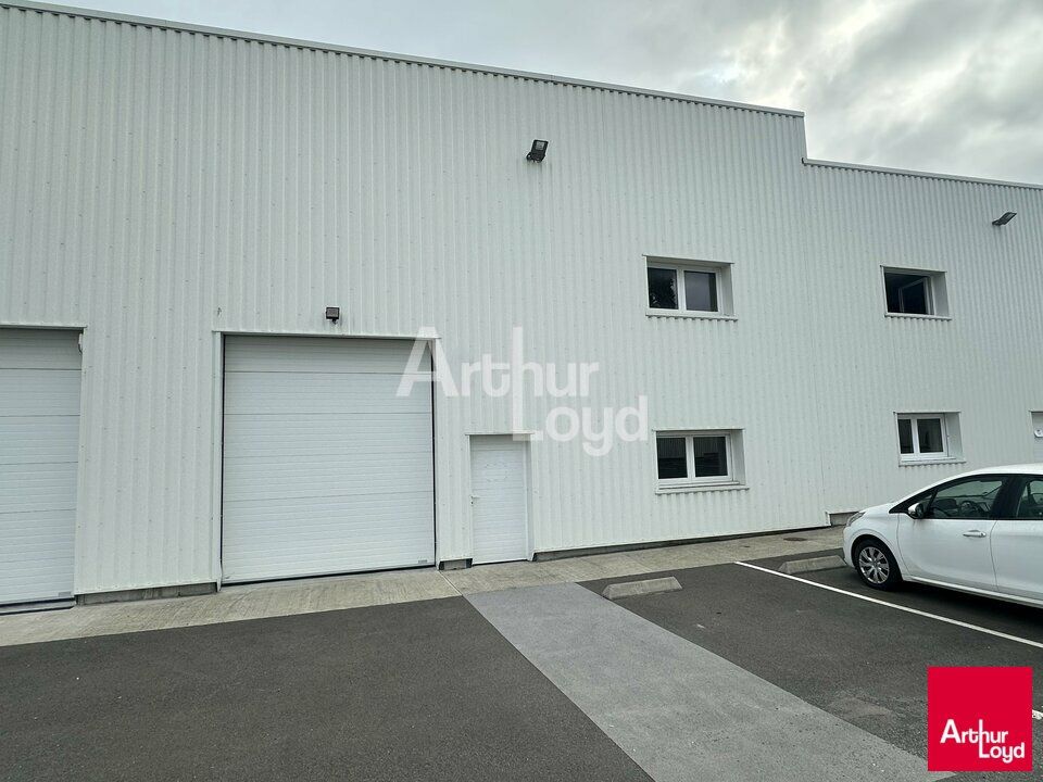 Location local d''activites 300 m² non divisibles