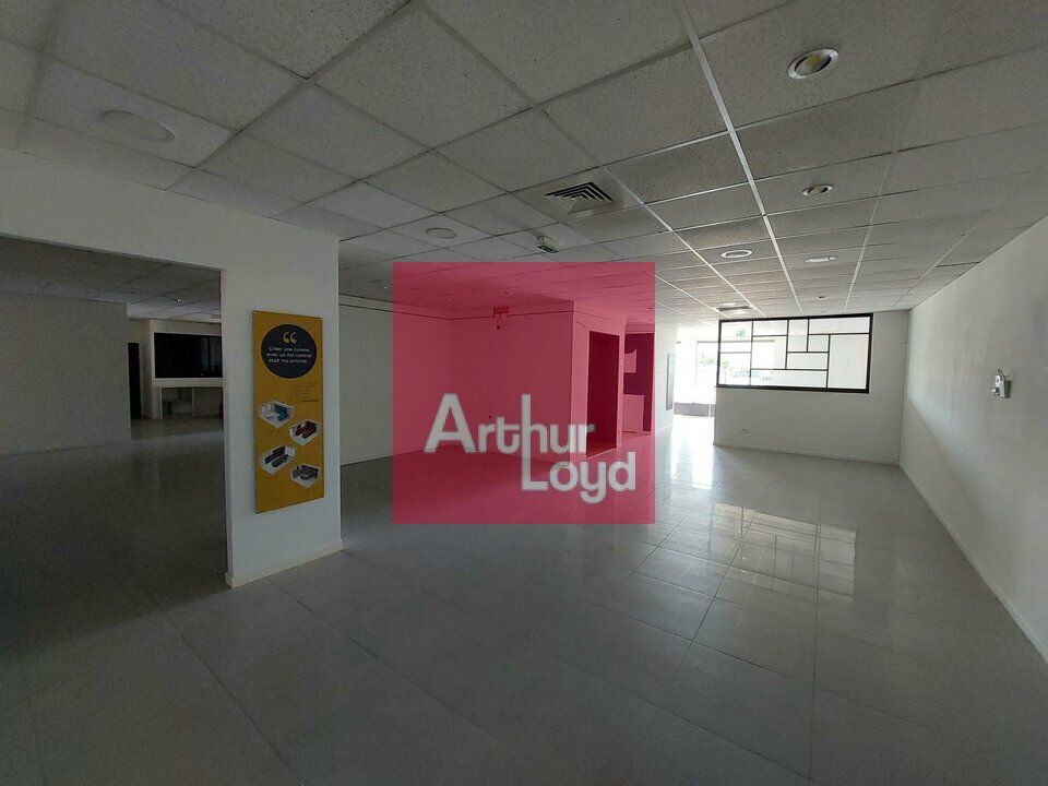 COURNON A LOUER LOCAL COMMERCIAL 560M² 