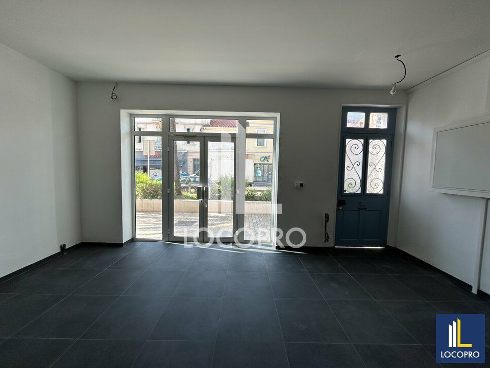 Location local commercial 95 m² non divisibles