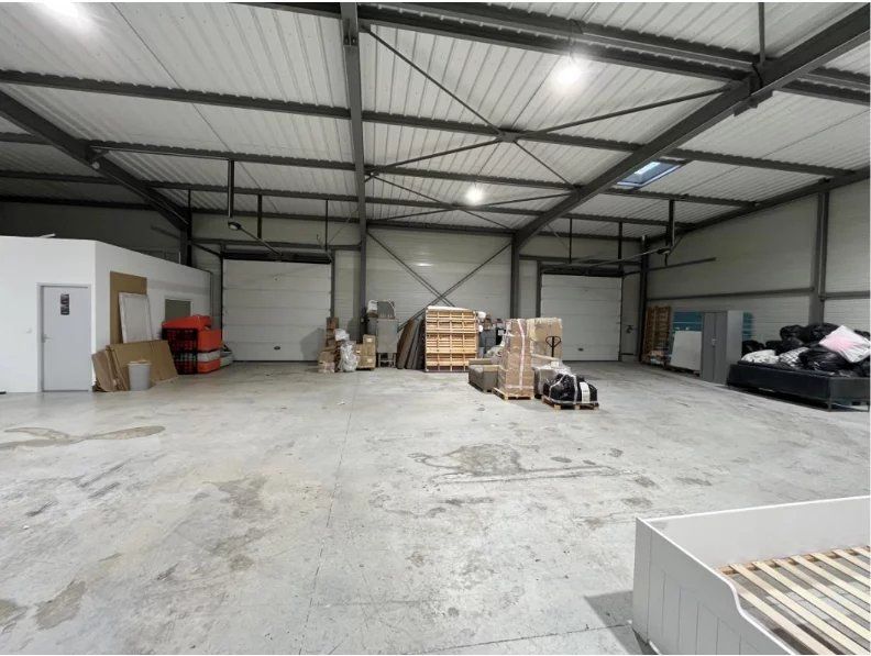 Location local 713 m² à Gallargues-le-Montueux