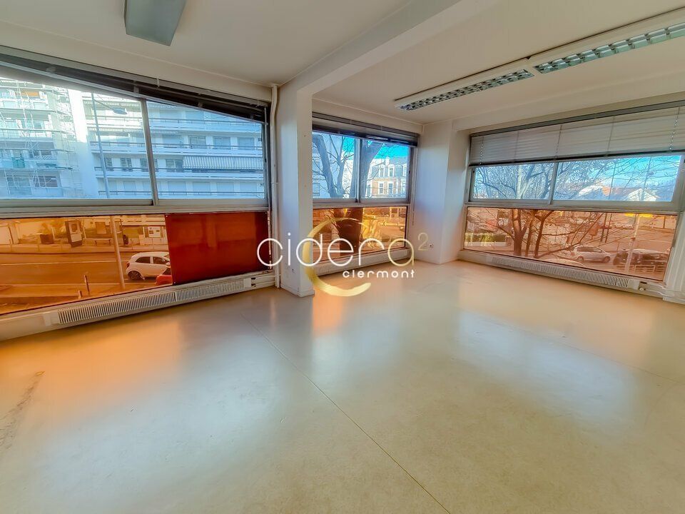 221 m² pour ce bureaux en location à Clermont ferrand