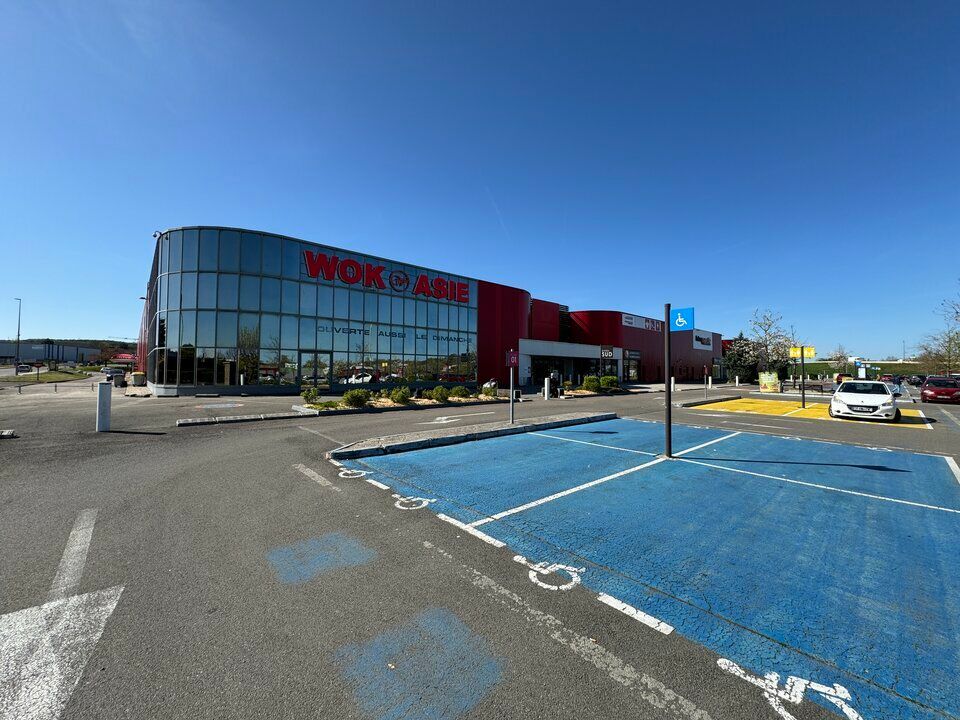 Location local commercial 156 m² non divisibles