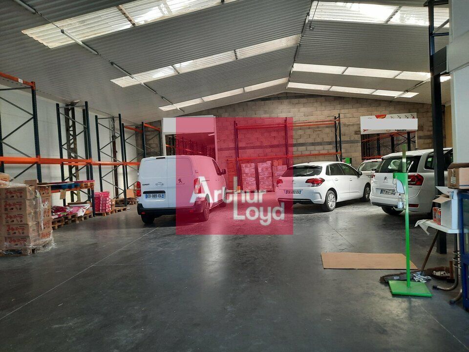 RIOM ZONE INDUSTRIELLE  A  VENDRE LOCAL ACTIVITE    1000 m² 