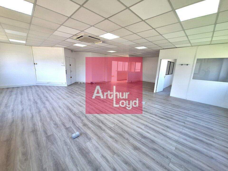 CLERMONT-FERRAND LA PARDIEU BUREAUX A LOUER 160M²