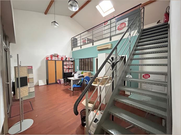 Location Commerce/boutique 90 m² non divisibles