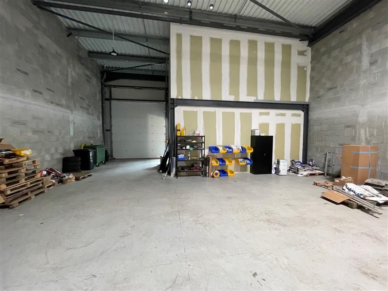 Location local d''activites 207 m² divisibles à partir de 207 m²