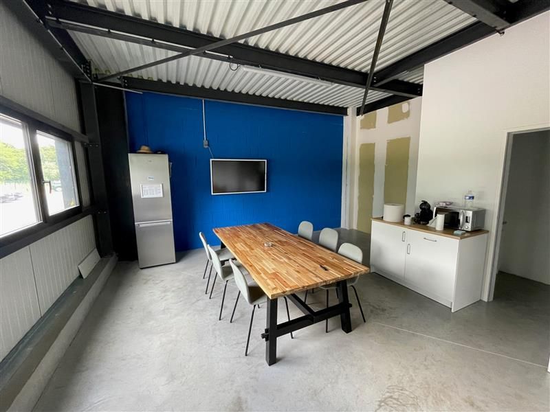 A LOUER - LOCAL D'ACTIVITE - 207 a 229 m²