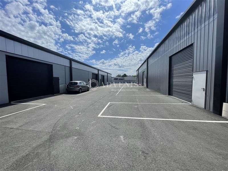 Location local d''activites 1350 m² divisibles à partir de 200 m²