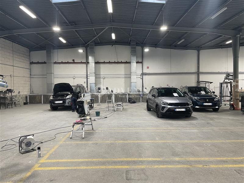 Location local d''activites 1893 m² non divisibles