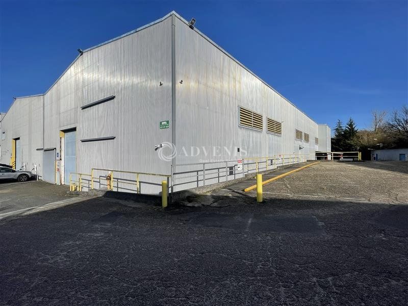 A LOUER - BATIMENT D'ACTIVITE 958 M² AVEC UN PONT 5T - PROCHE ROCADE