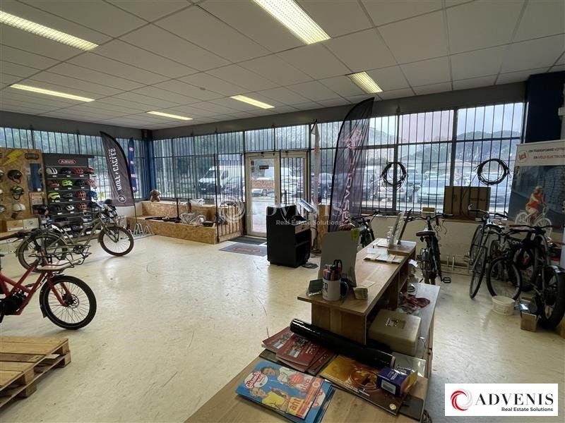 Location local d''activites 200 m² non divisibles