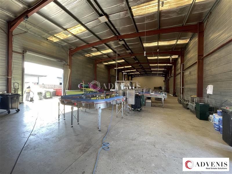 Location local d''activites 900 m² non divisibles